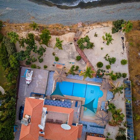 Astrofegia Beachfront Villa 波莫斯 外观 照片