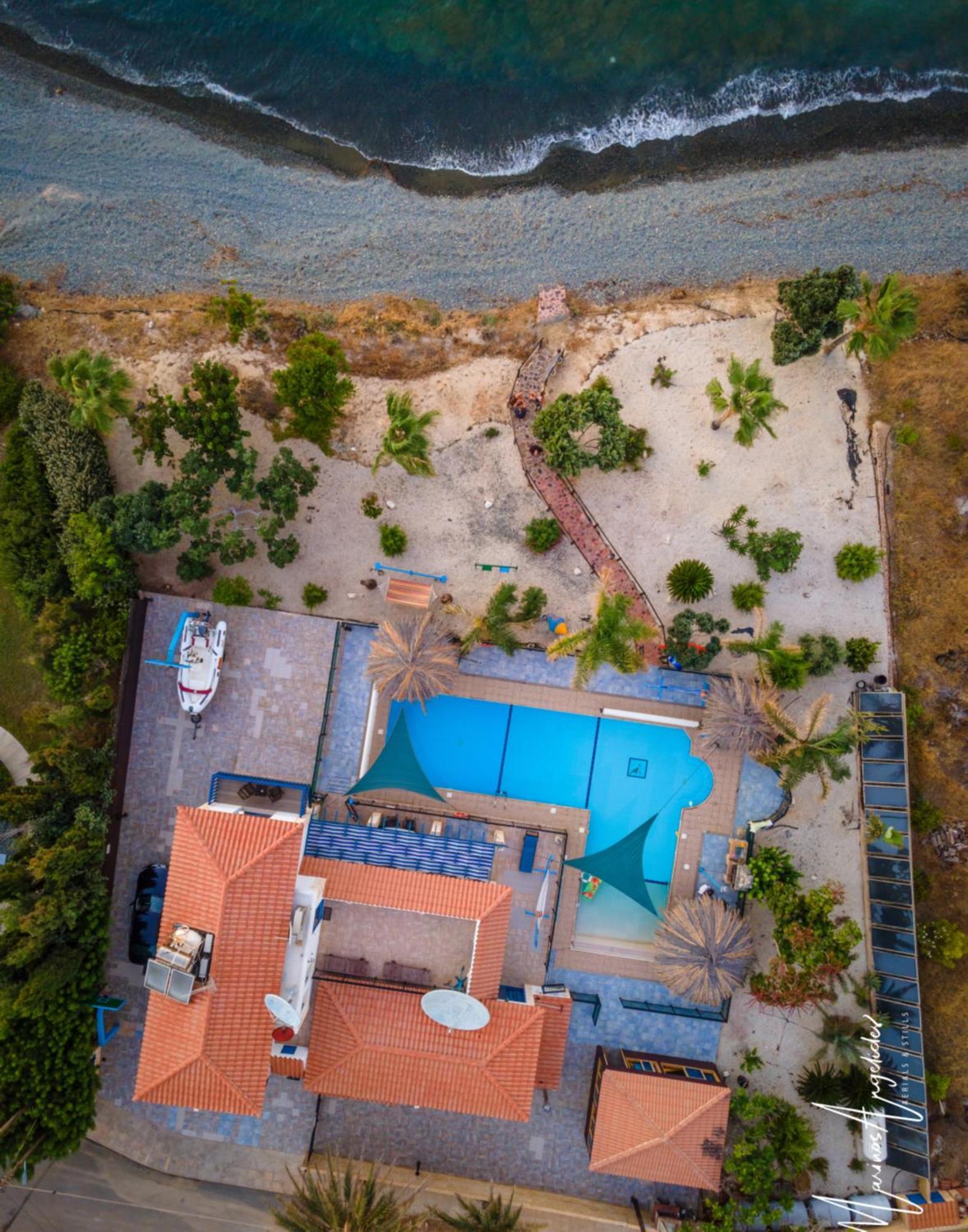 Astrofegia Beachfront Villa 波莫斯 外观 照片