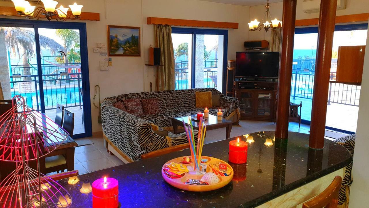 Astrofegia Beachfront Villa 波莫斯 外观 照片