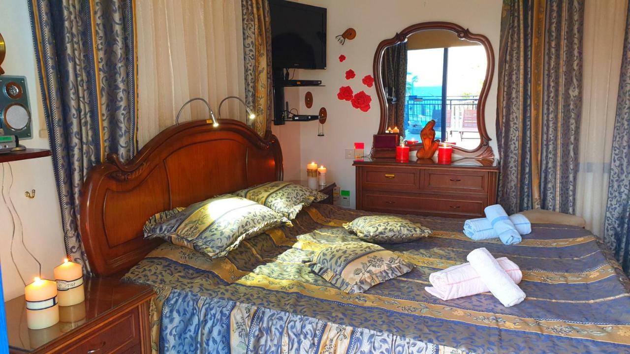 Astrofegia Beachfront Villa 波莫斯 外观 照片