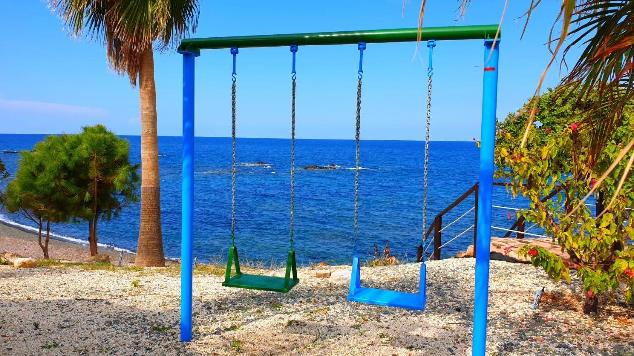 Astrofegia Beachfront Villa 波莫斯 外观 照片